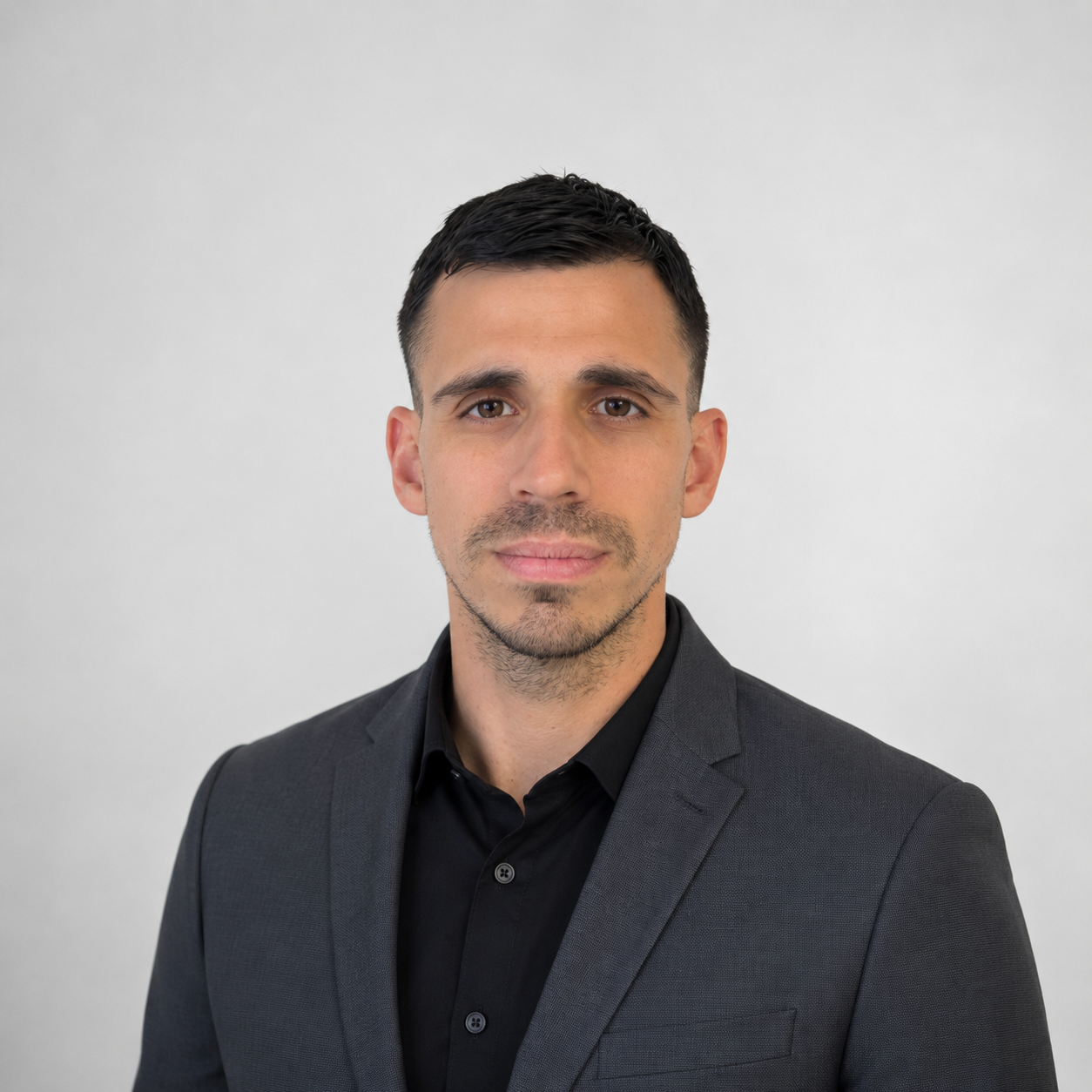 Yoel Silvestre — Managing Director